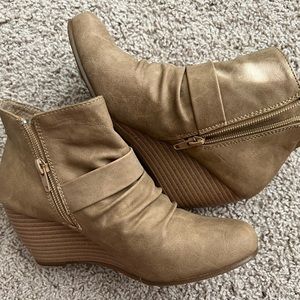 Blowfish wedge boots S6